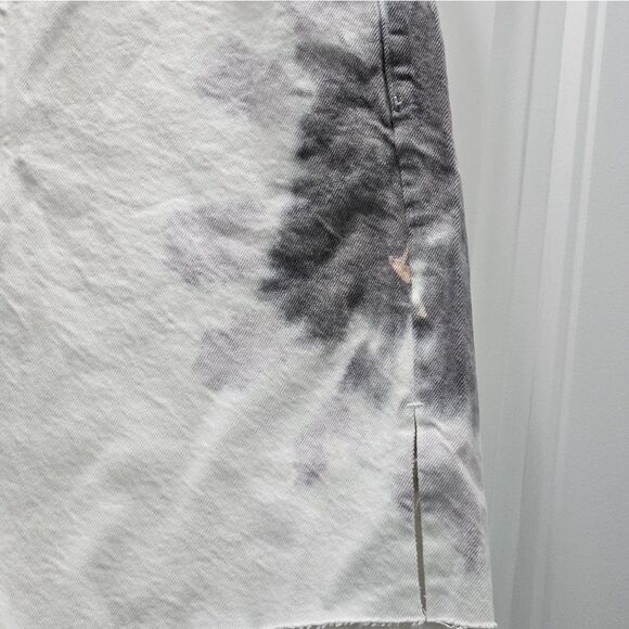 Edwin, Womens shorts In light off white. NWT-Size 32🔥🔥 - Picture 2 of 13